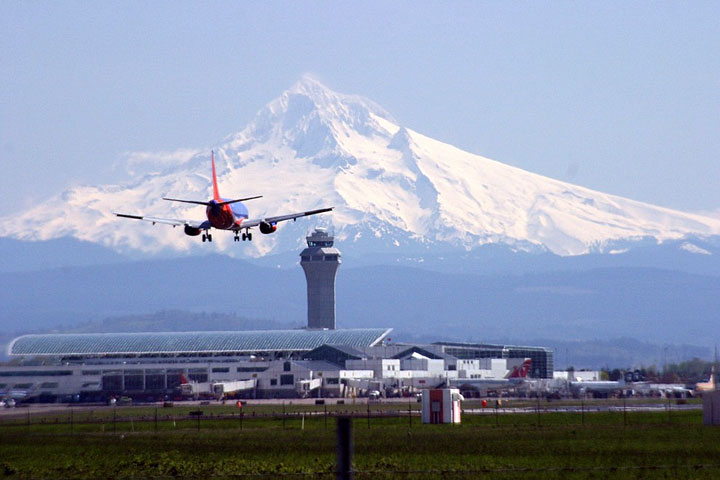 Boeing 737 jet landing at Portland International Airport, Oregon